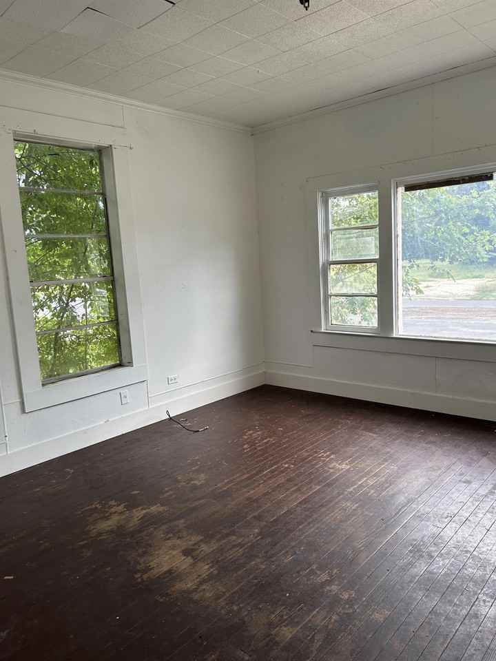 3506 Lee Ave - Photo 2 of 10