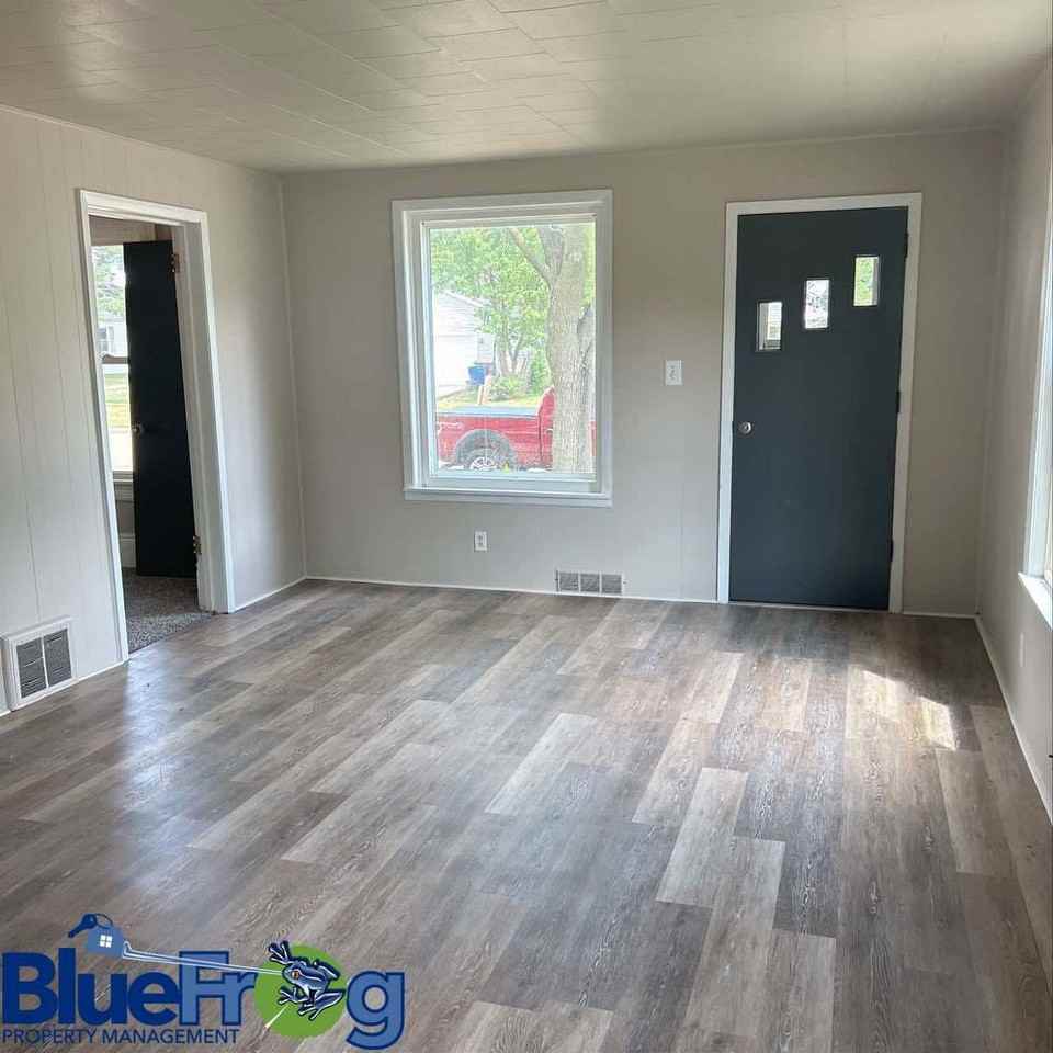 139 Broad St - Photo 2 of 8