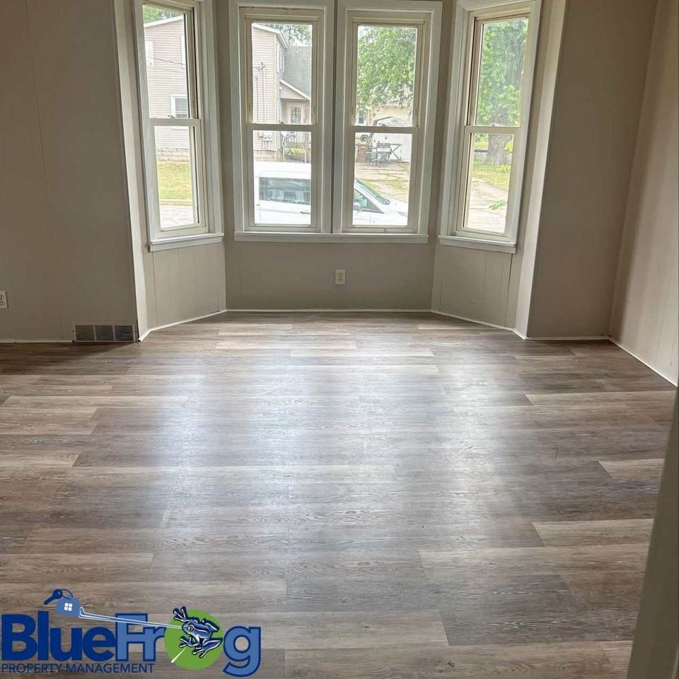 139 Broad St - Photo 3 of 8