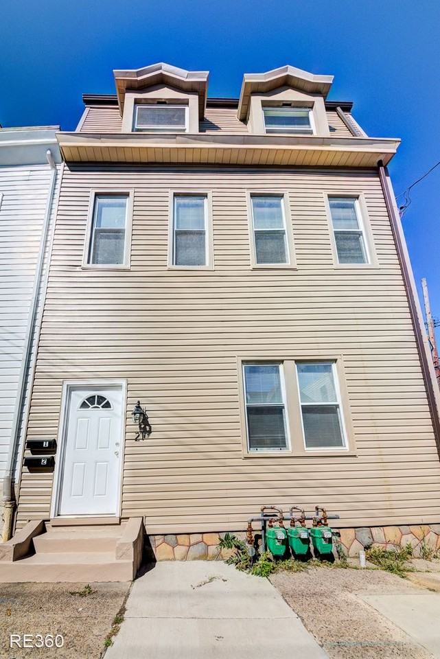 21 Mt. Oliver St South Side Slopes Apartments in Mt. Oliver Boro, Mount