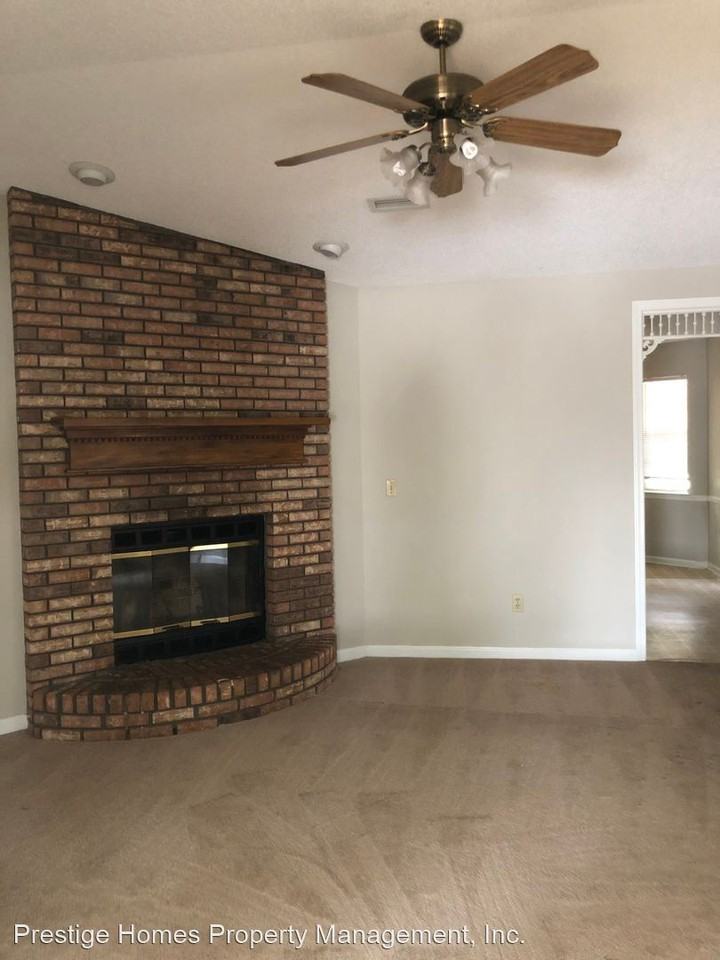 87 Blackhawk Dr - Photo 2 of 14