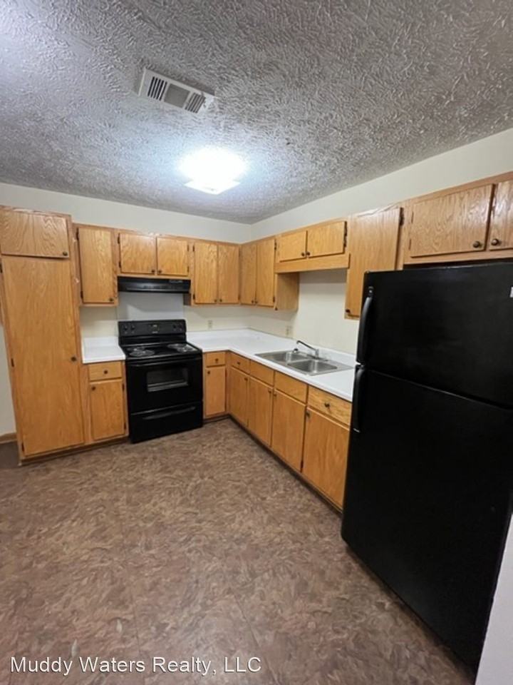 Renovated 3 Bedroom 2 Bath Apartment Unit for Rent! - Photo 2 of 10