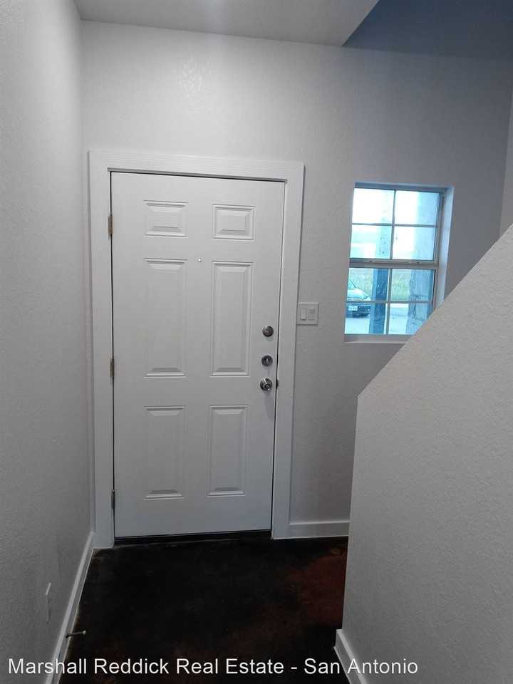 6938 Crestway Rd - Photo 3 of 30