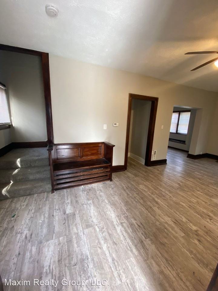 2556 Woolworth Ave - Photo 3 of 50