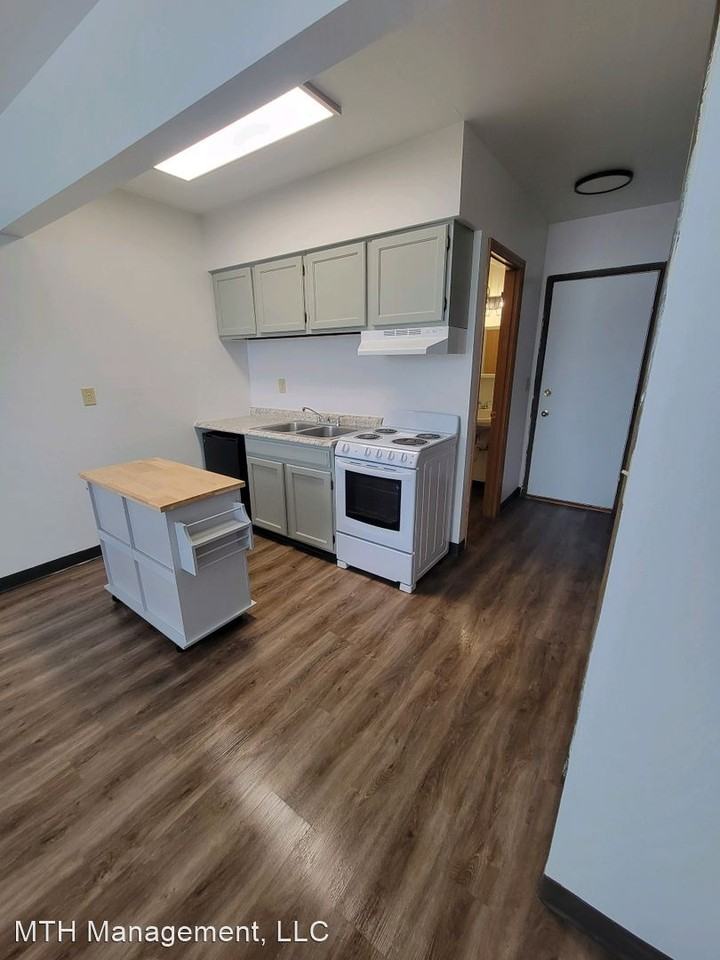 2040 Presque Isle Ave - Photo 3 of 35