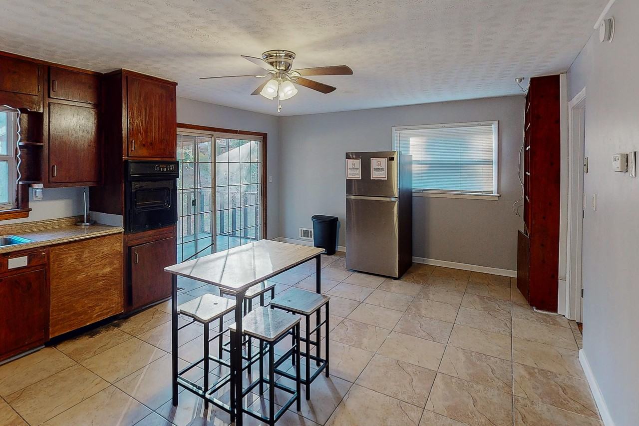 Woodhill Ln - Photo 7 of 18