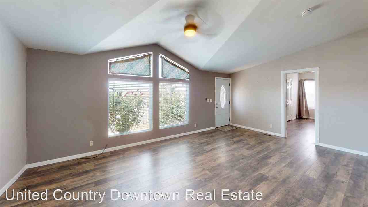 2505 Silver Dollar Loop Ne - Photo 2 of 19