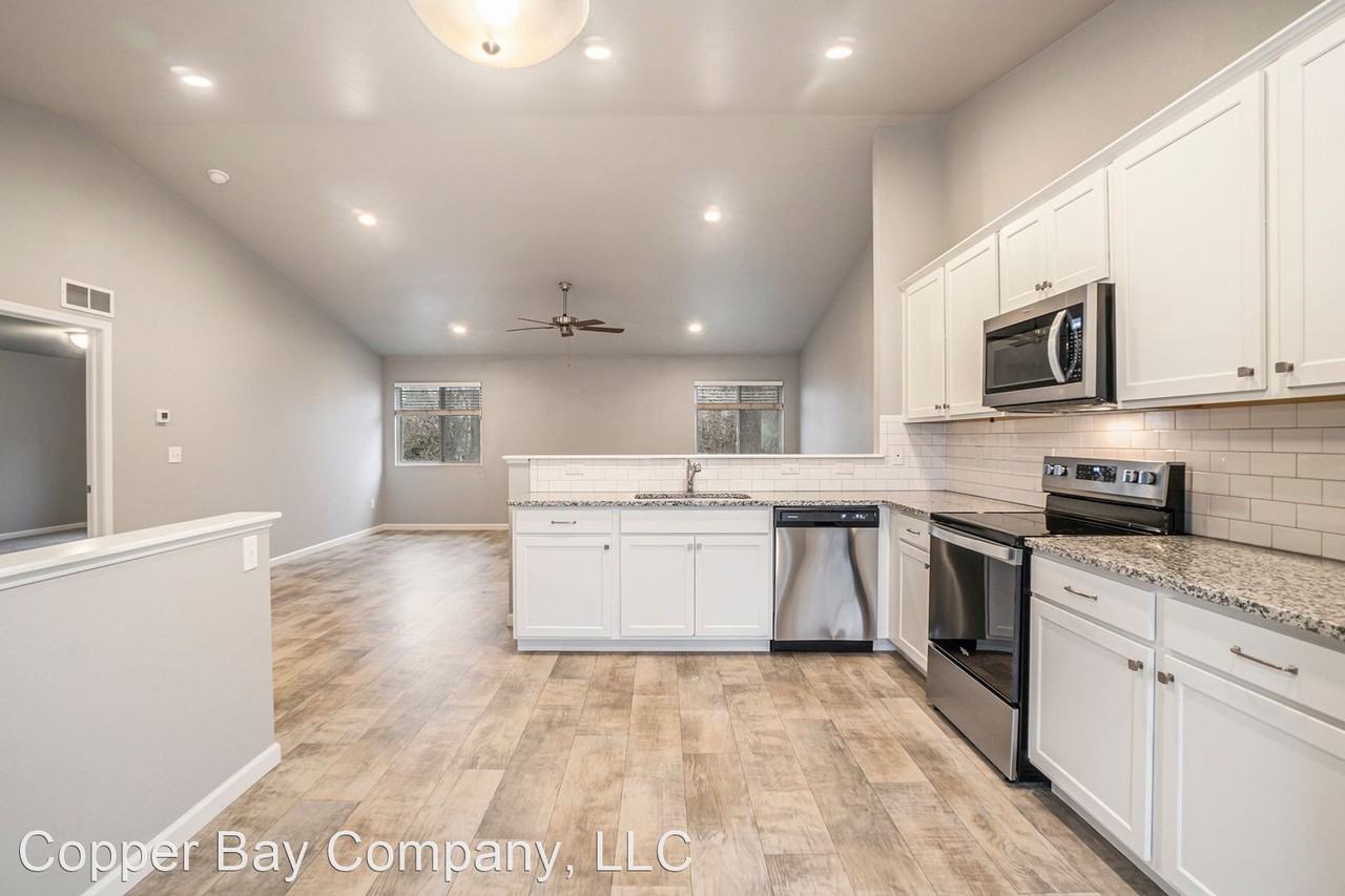 211 Greenly St - Photo 3 of 21