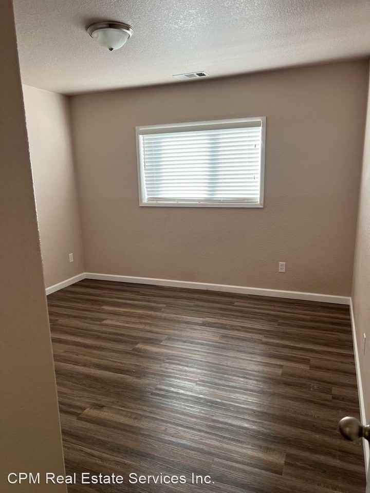 2 Bedroom 1 Bathroom Apartment with Laundry Hook-ups & 1 Car Garage - Photo 2 of 13