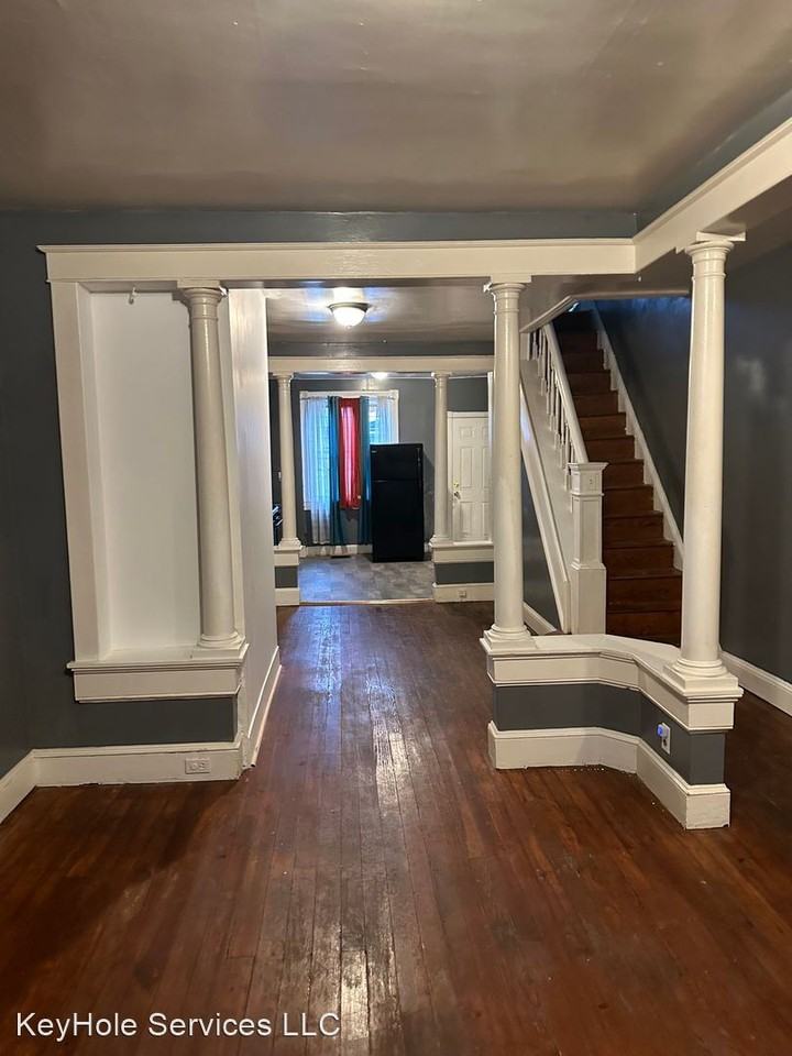 411 S Bentalou St - Photo 3 of 16