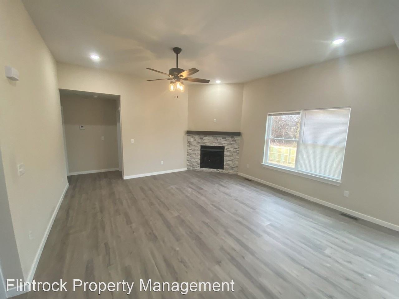 433 E Logan St - Photo 2 of 10