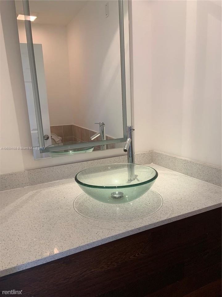 21260 Ne 23rd Ave - Photo 2 of 17