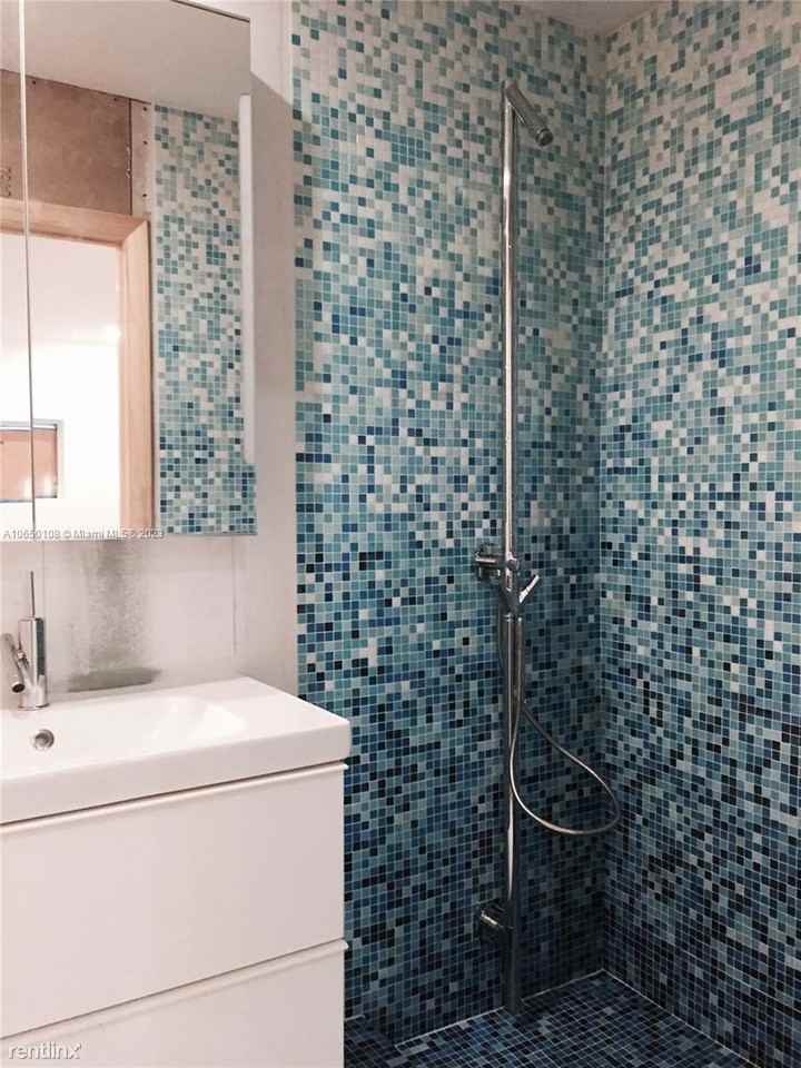 21260 Ne 23rd Ave - Photo 3 of 17