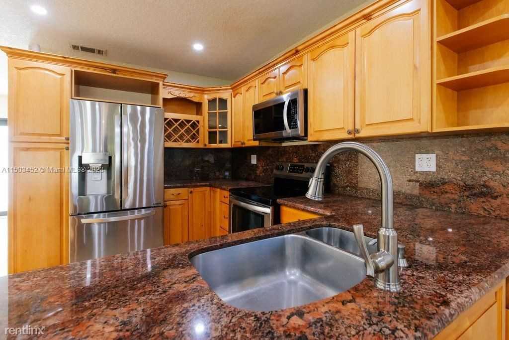 8943 Sw 25th St - Photo 3 of 15