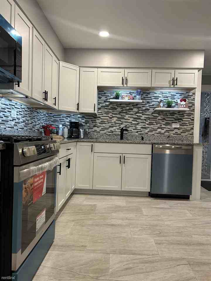 1324 Turnbull Dr - Photo 3 of 17