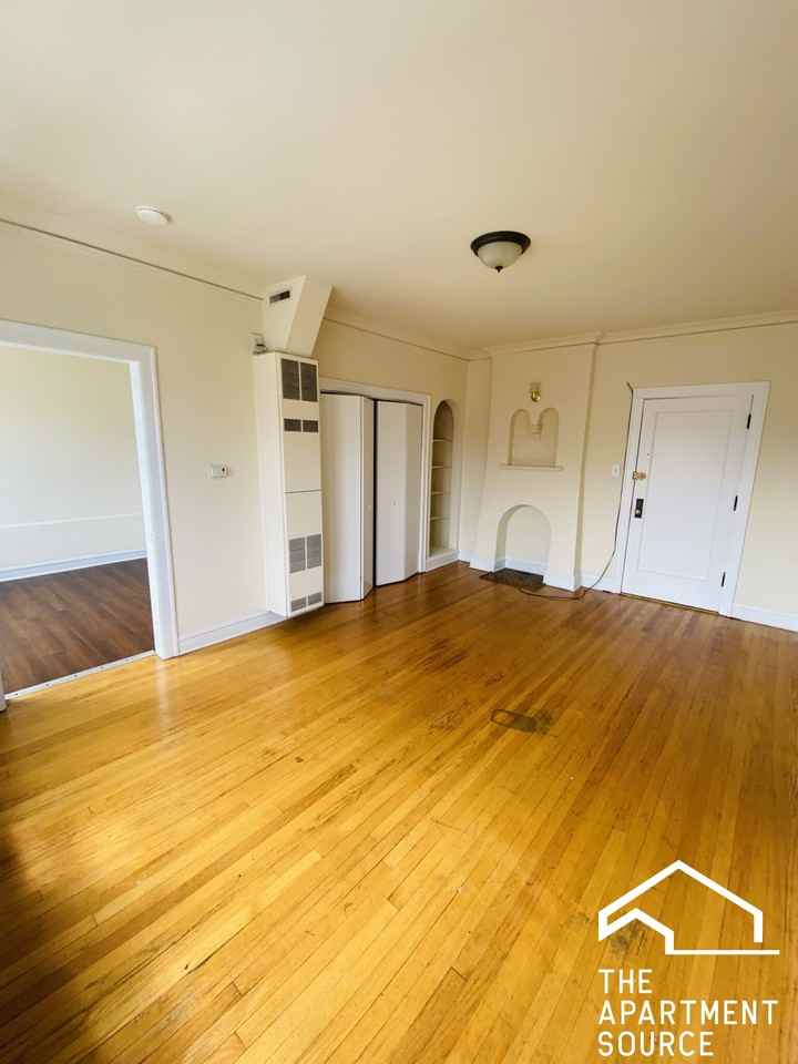 1550 W 95th St #303 - Photo 4 of 9
