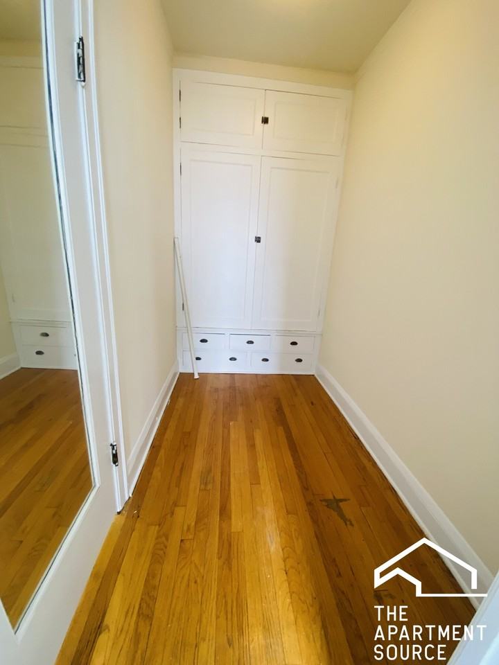 1550 W 95th St #303 - Photo 5 of 9