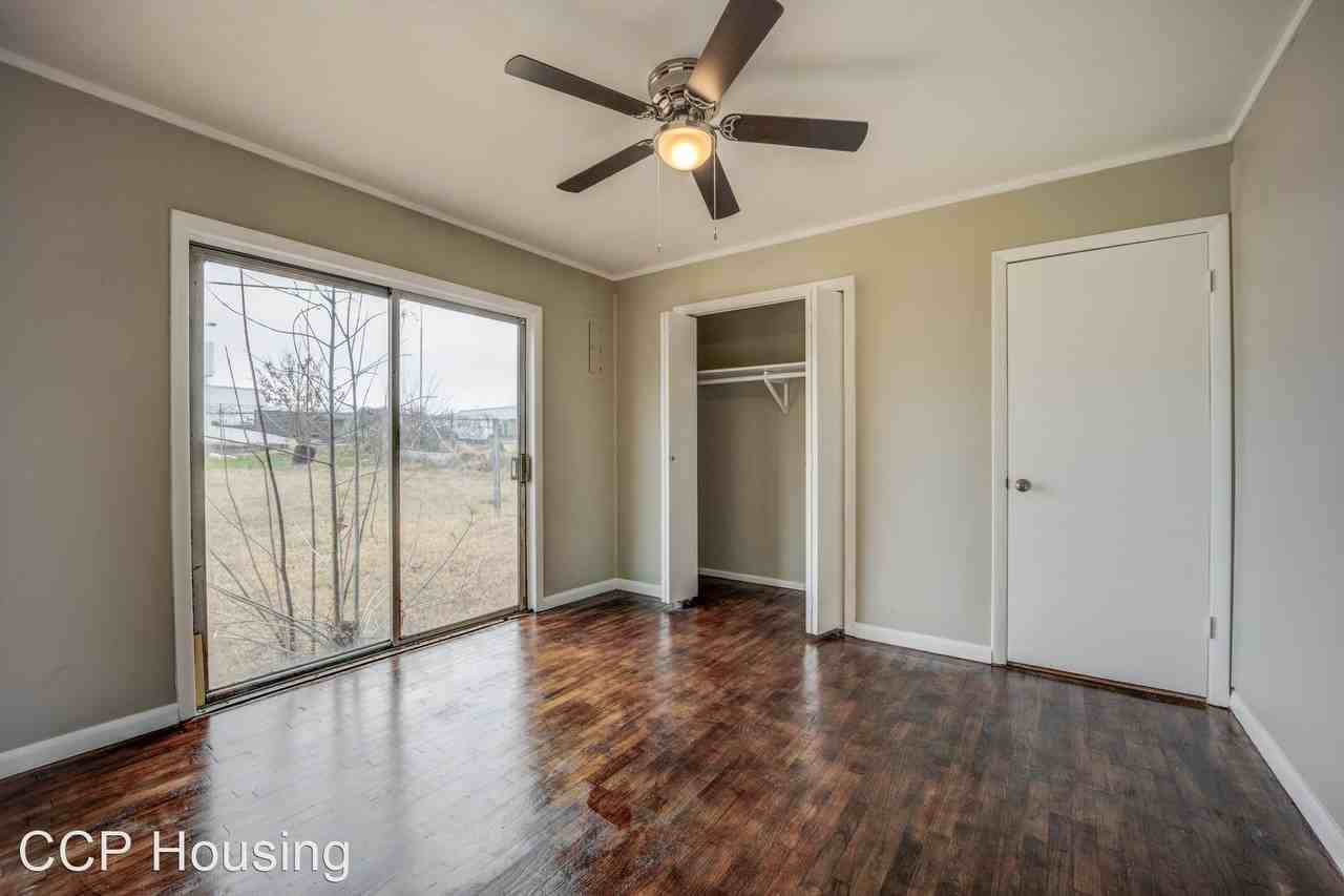 4923 S 34th St - Photo 2 of 19