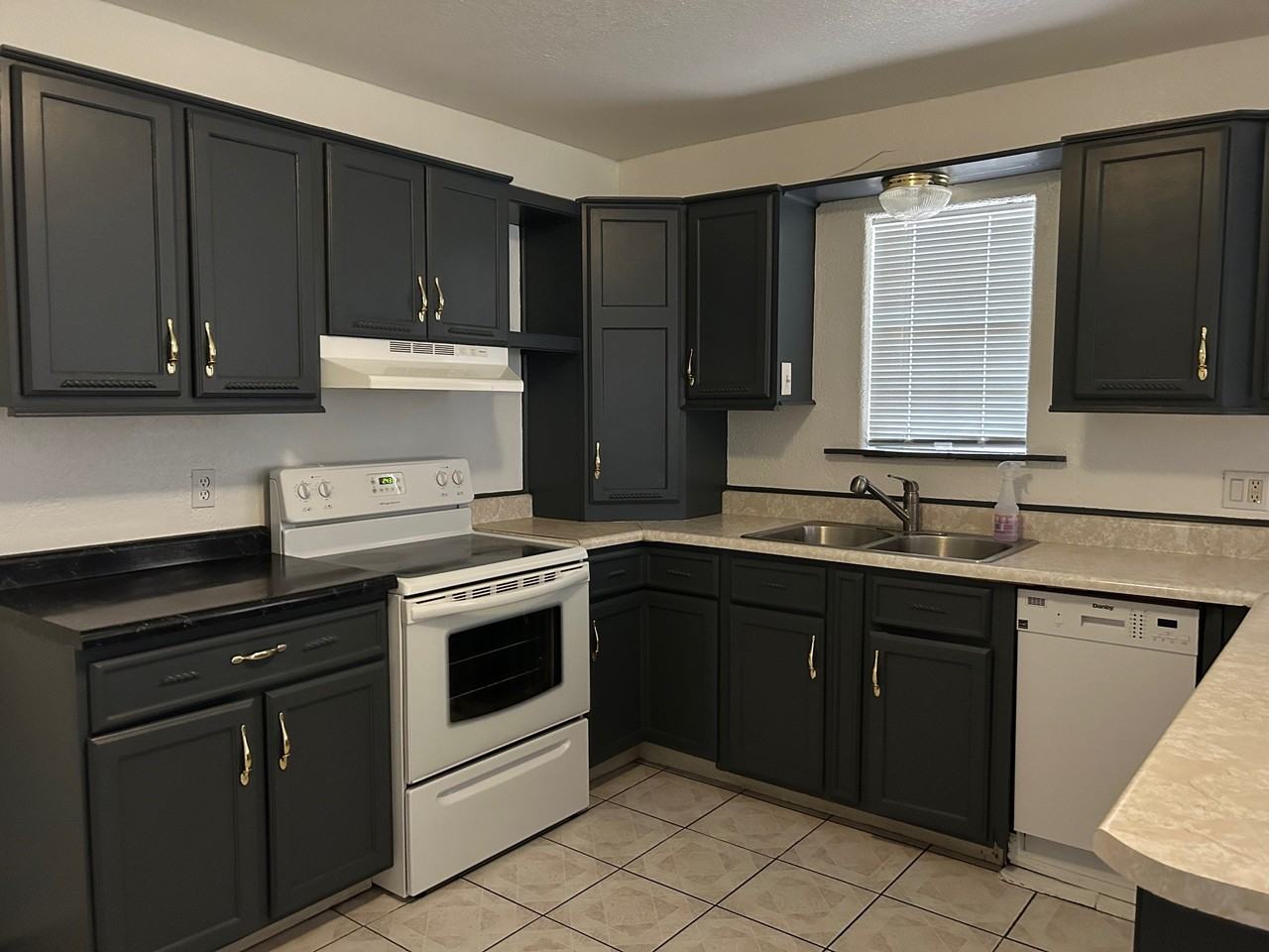 2105 W Juniper St - Photo 3 of 8