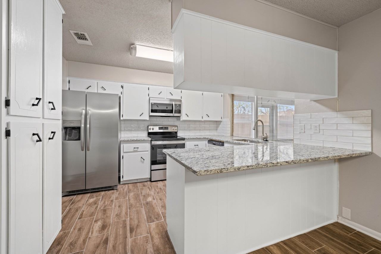 2412 Botanical Dr - Photo 5 of 29