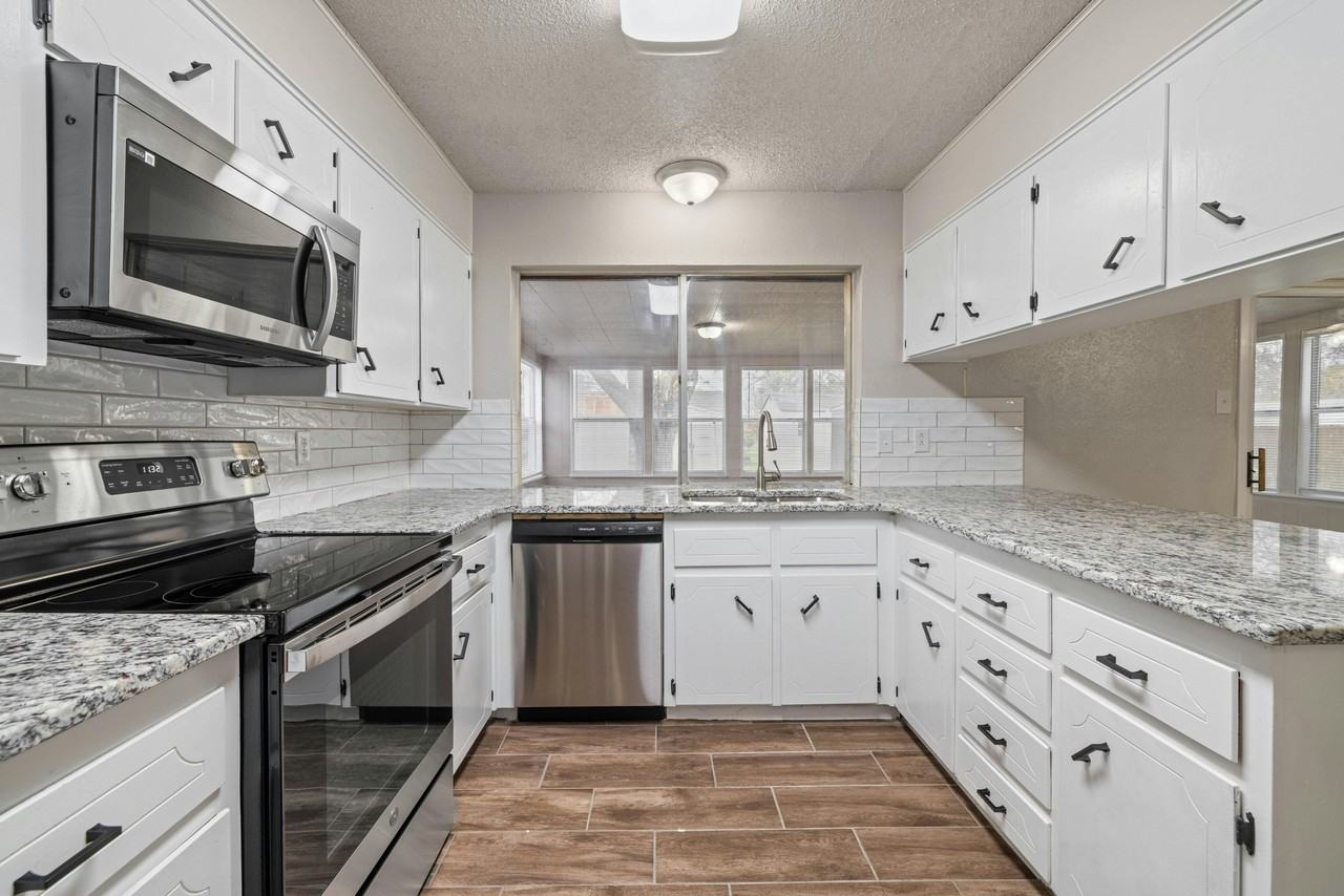 2412 Botanical Dr - Photo 6 of 29