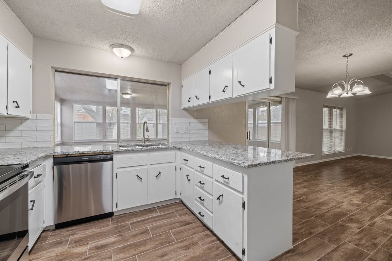 2412 Botanical Dr - Photo 7 of 29