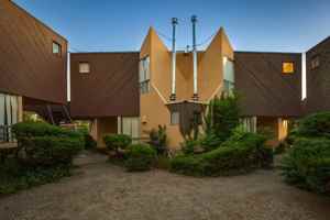 featured image of 1830 Vassar Dr Ne