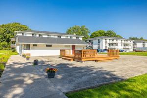 featured image of 161 Green Moor Way