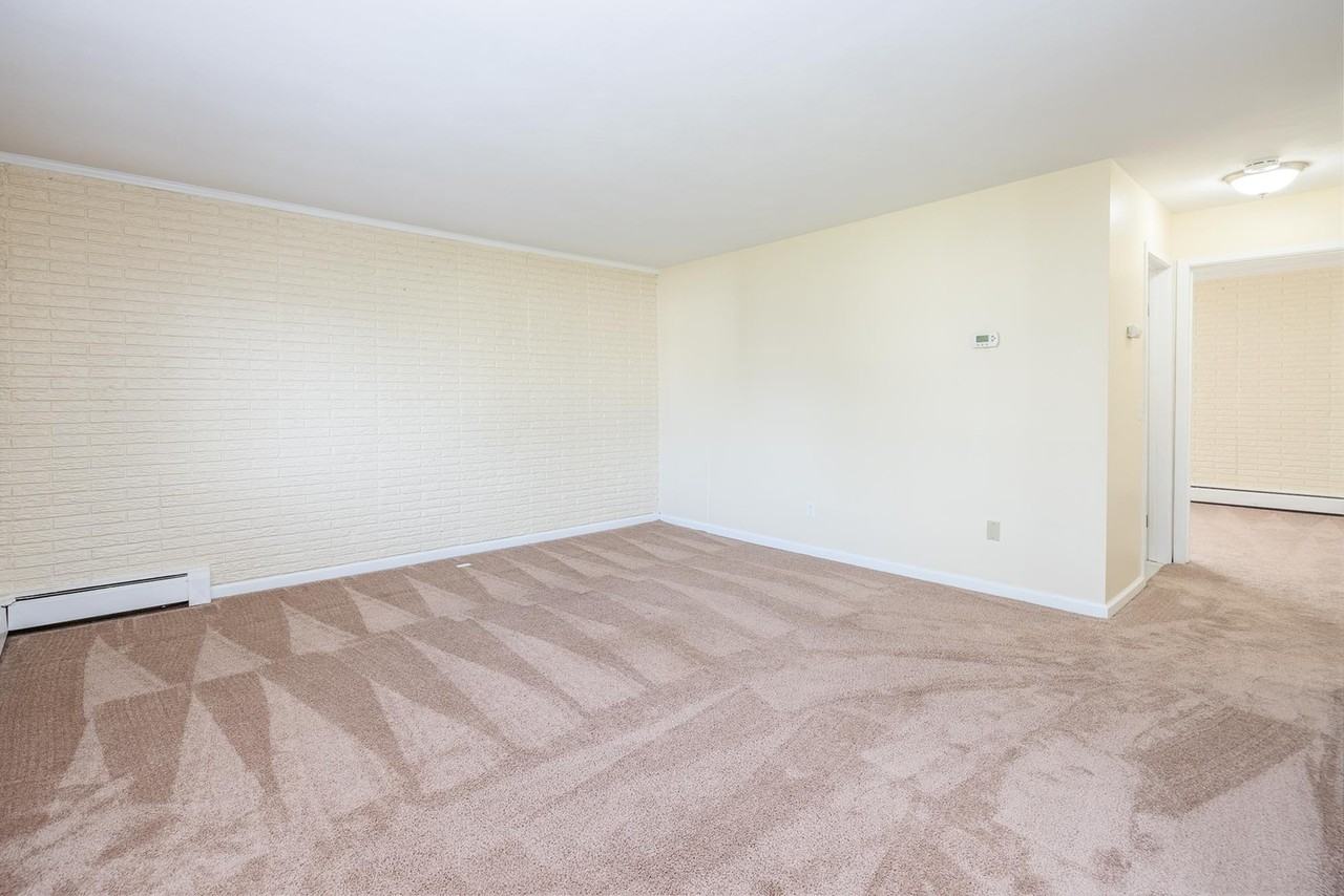 Wedgewood on the Green Apartments - Photo 7 of 38