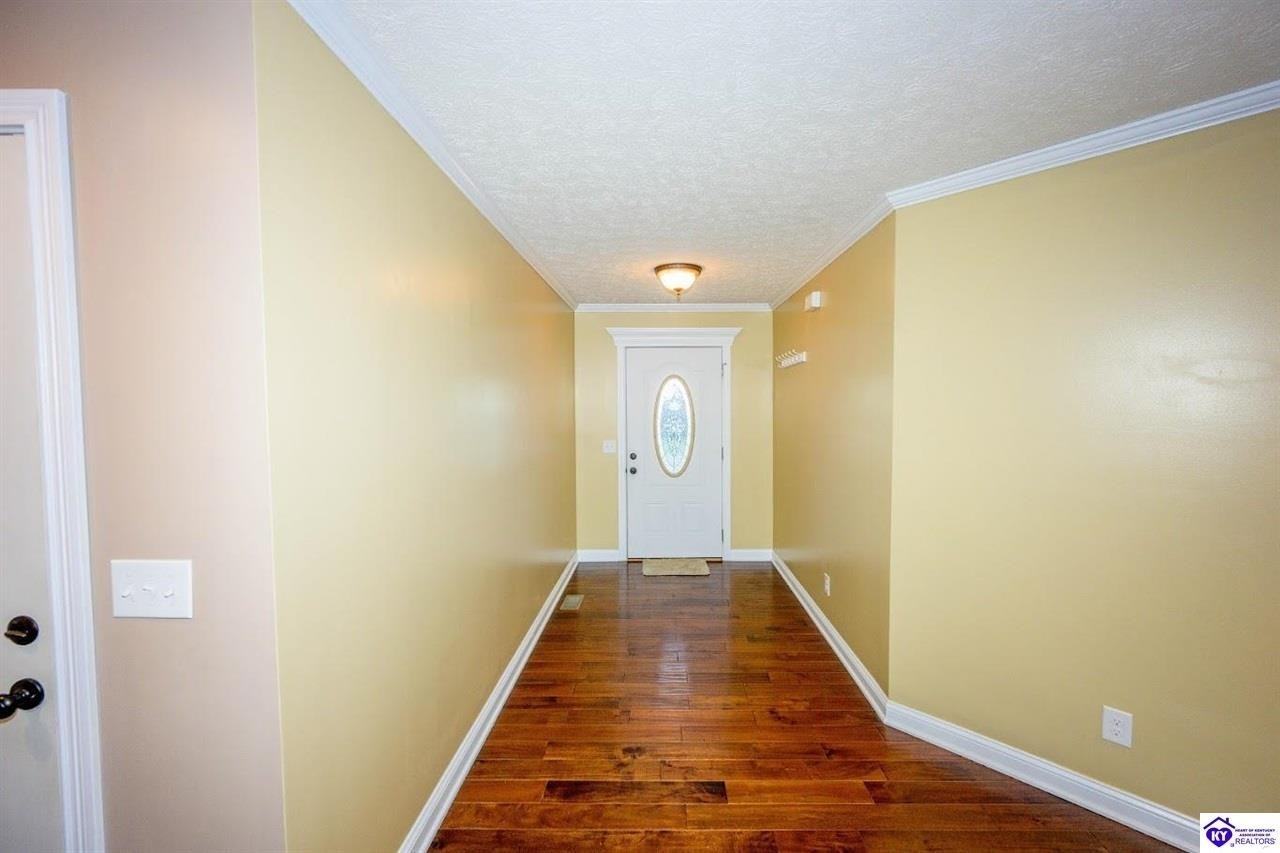 324 Graceland Trl - Photo 2 of 21