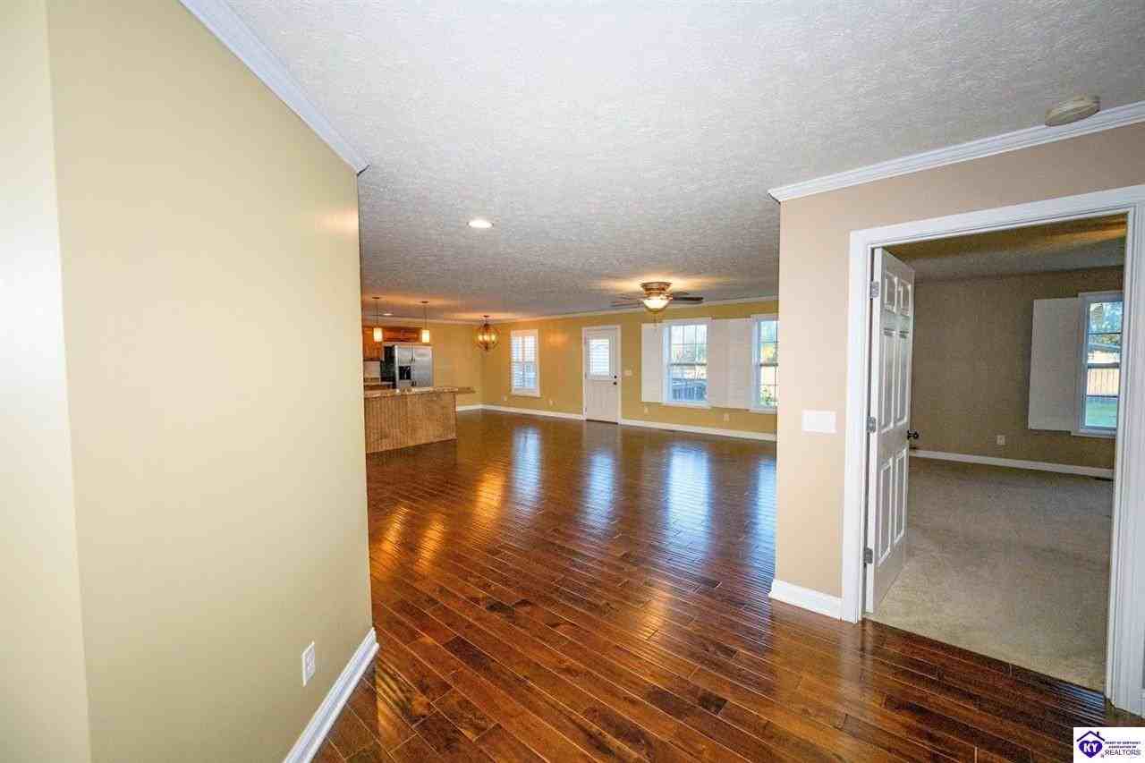 324 Graceland Trl - Photo 3 of 21