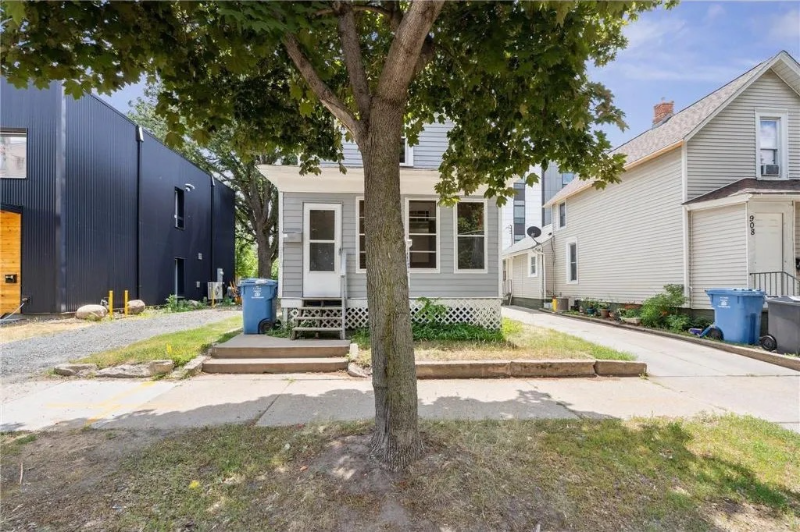 910 19th Ave Ne - Photo 2 of 23