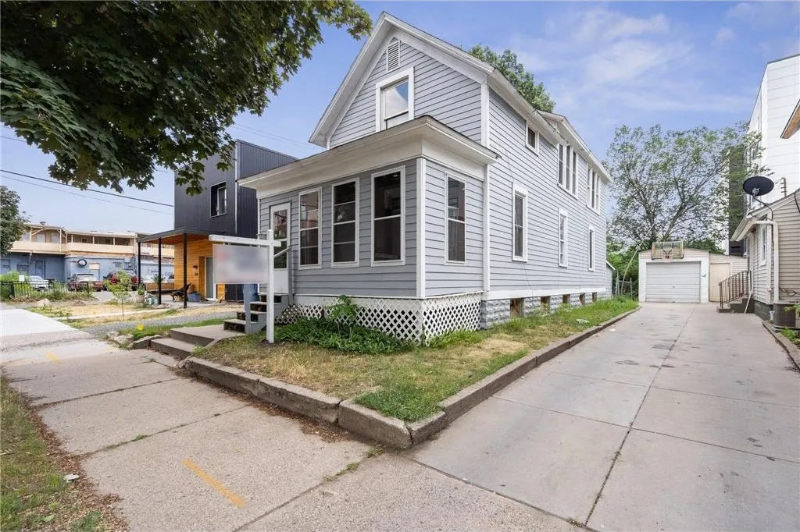 910 19th Ave Ne - Photo 3 of 23