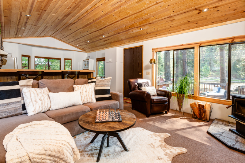 21104 Lariat Rd - Photo 2 of 9