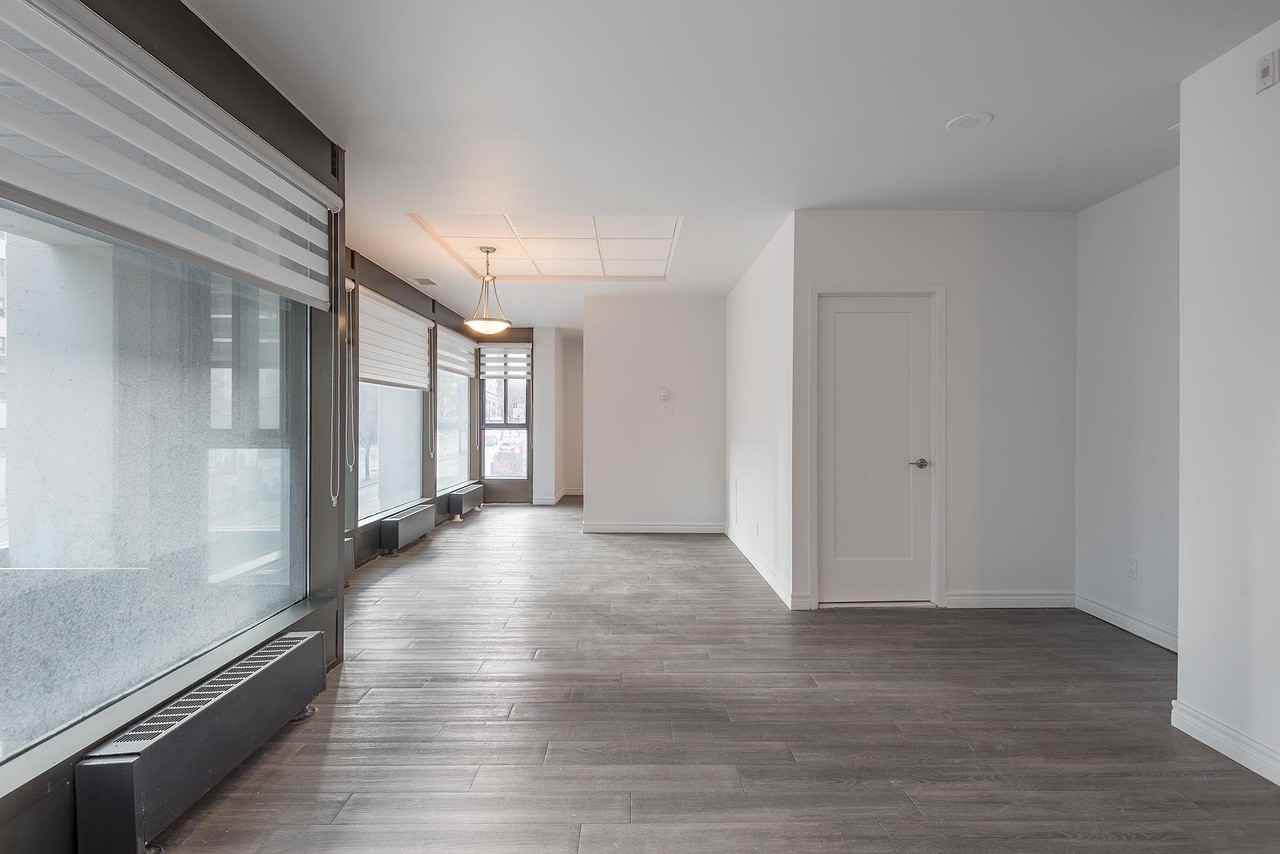 315 René Levesque - Photo 3 of 44