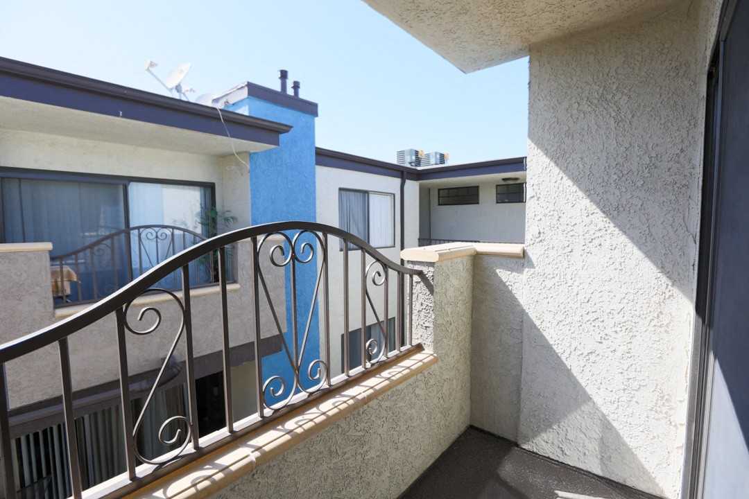 Chateau Woodley Hart Apartments - Photo 4 of 22