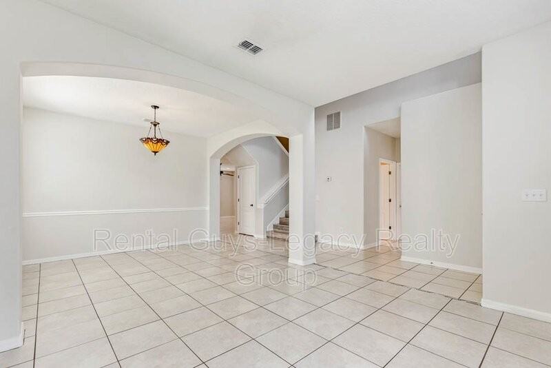 402 Hearthside Ct - Photo 7 of 40