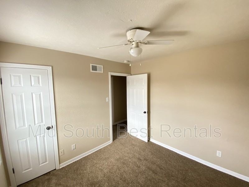 4238 Wanatah St - Photo 4 of 7