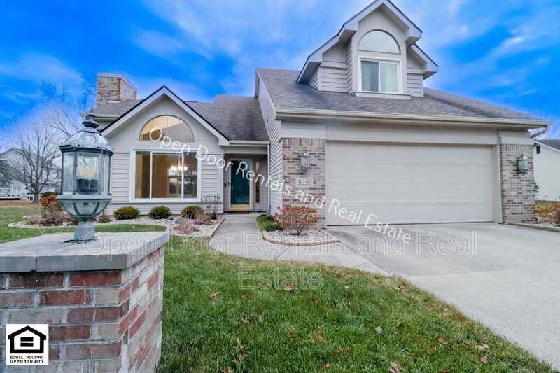 8218 Fountainhead Dr - Photo 2 of 50