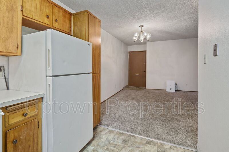 8029 Ne Flanders St - Photo 3 of 12
