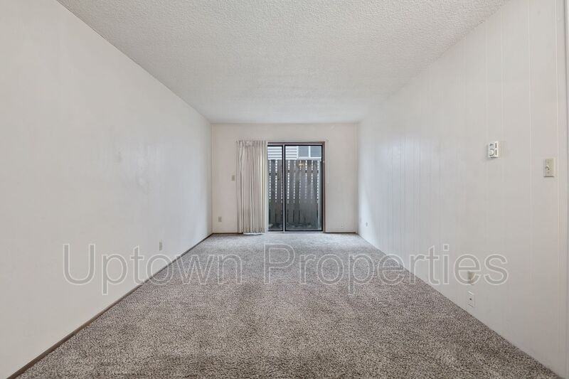 8029 Ne Flanders St - Photo 4 of 12