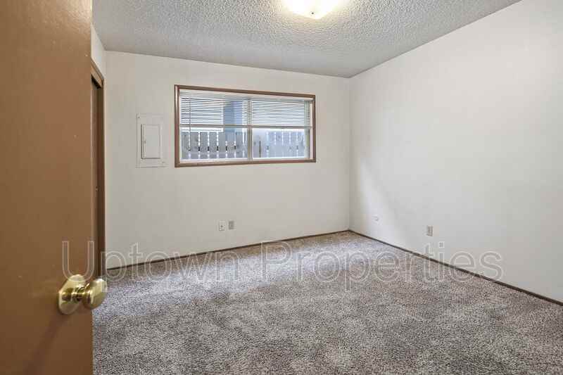 8029 Ne Flanders St - Photo 5 of 12
