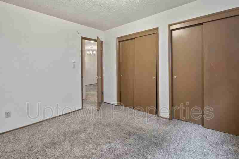 8029 Ne Flanders St - Photo 6 of 12