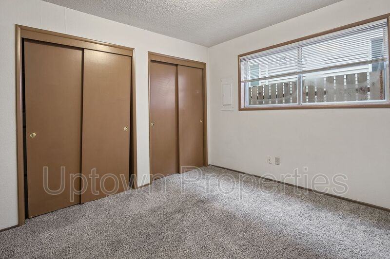 8029 Ne Flanders St - Photo 7 of 12