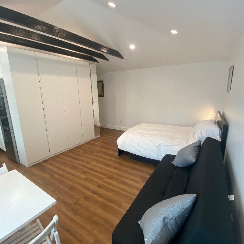 9020 Hillside Street - Photo 5 of 20
