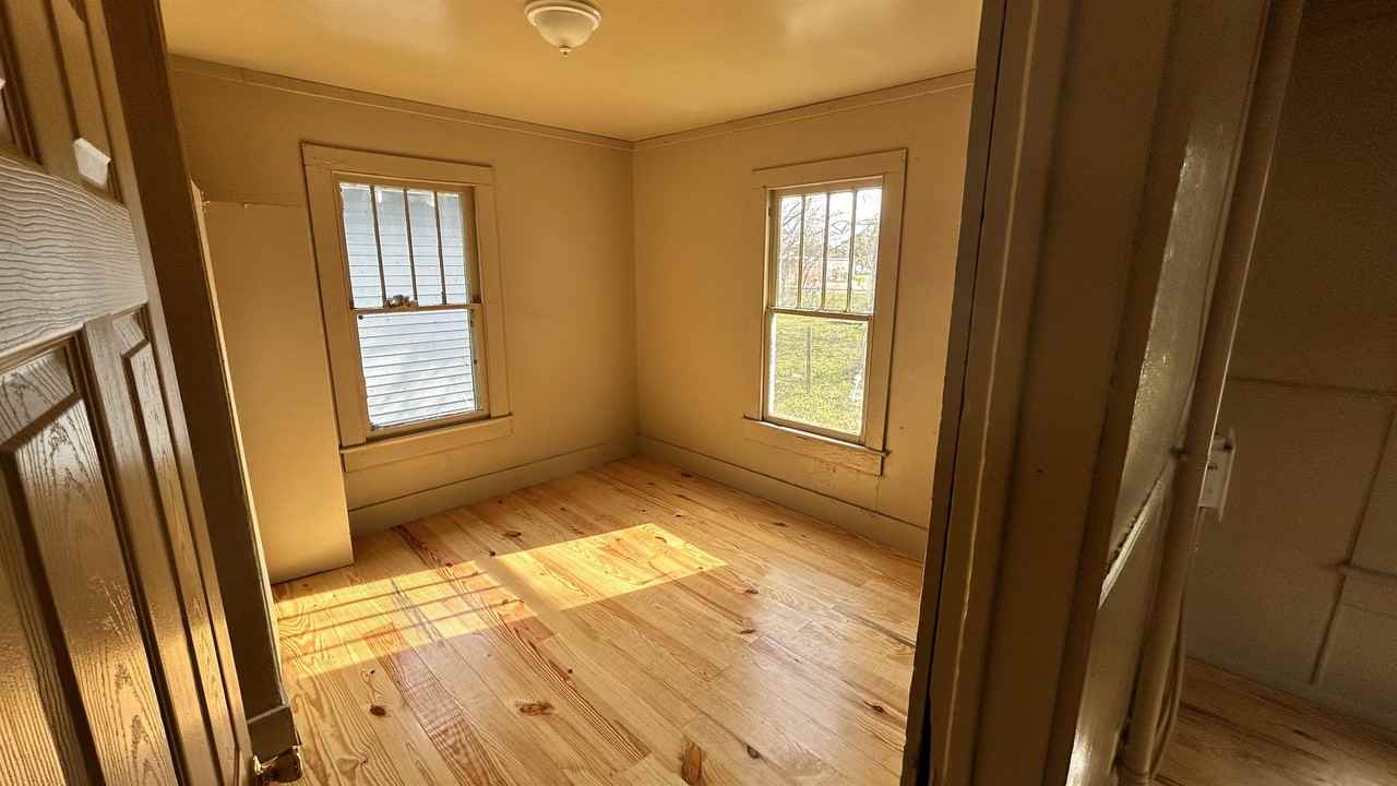 2742 Hollywood St #1 - Photo 3 of 5