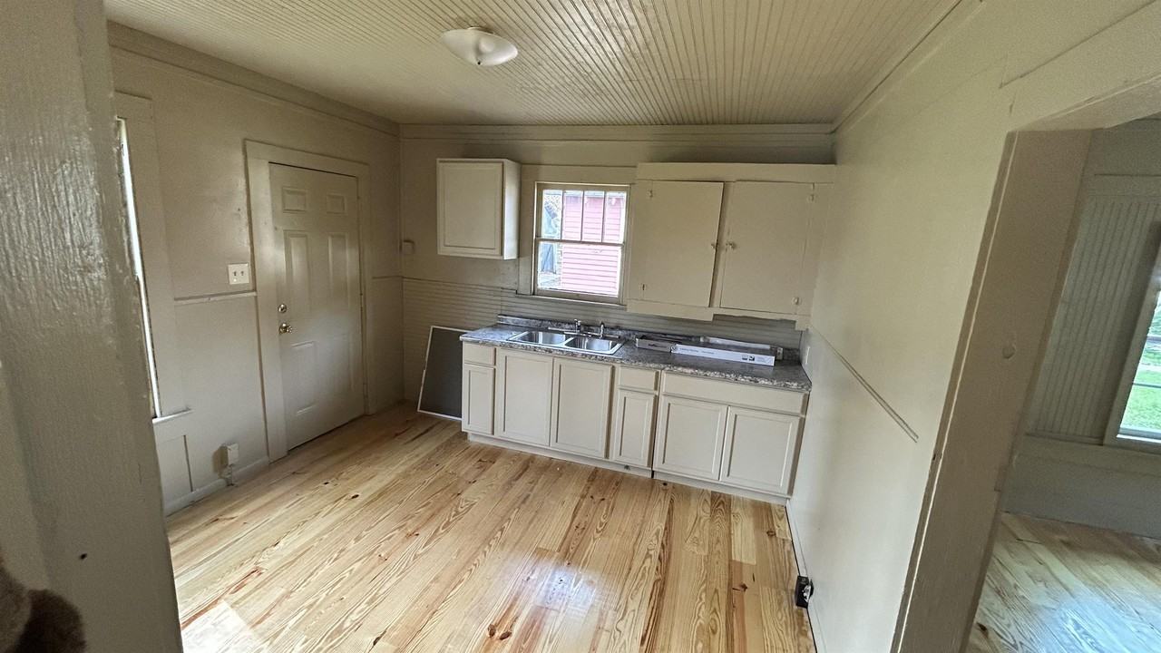 2742 Hollywood St #1 - Photo 4 of 5