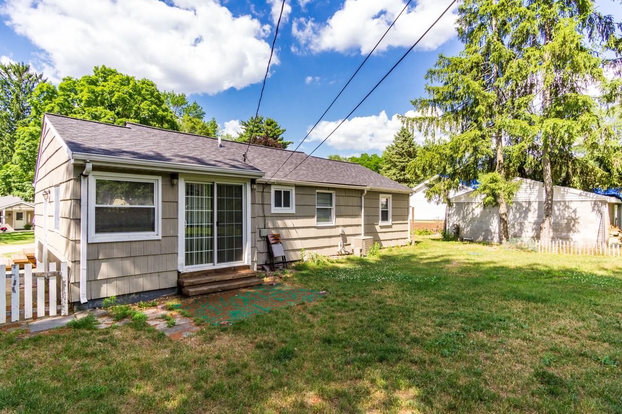 193 Starling St #NA - Photo 3 of 22