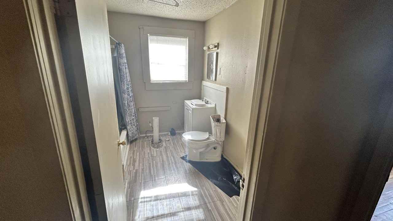 1902 N 15th St #1 - Photo 3 of 8