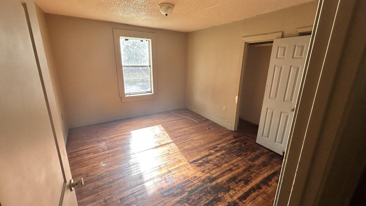 1902 N 15th St #1 - Photo 4 of 8